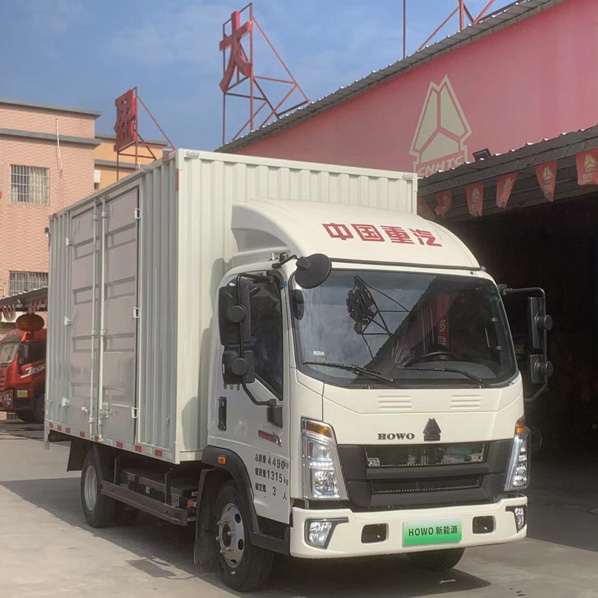 中国重汽HOWO 悍将 4.5T 4.15米单排纯电动厢式轻卡